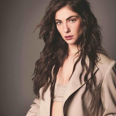 Maria Vera Ratti con blazer beige