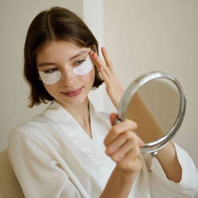 Si applicano in un attimo e aiutano a levigare, purificare, distendere e rinfrescare le zone del viso e del corpo che hanno più bisogno di un trattamento d’urto