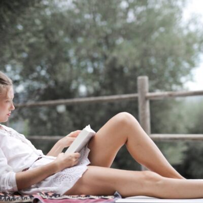 donna che legge